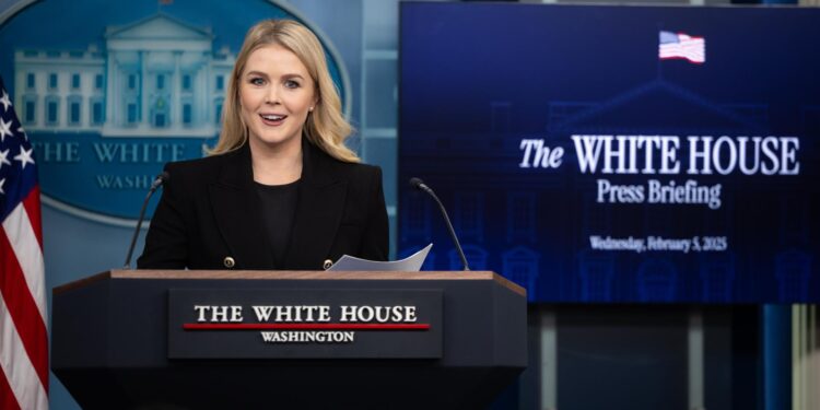 Washington (United States), 05/02/2025.- White House Press Secretary Karoline Leavitt gives a press briefing at the White House in Washington, D.C., USA, 05 February 2025. EFE/EPA/FRANCIS CHUNG / POLITICO / POOL