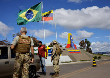 Brazilian police inspect cars at the Brazil-Venezuela border in the Brazilian city of Pacaraima, Roraima state, Brazil December 8, 2023. REUTERS/Ueslei Marcelino