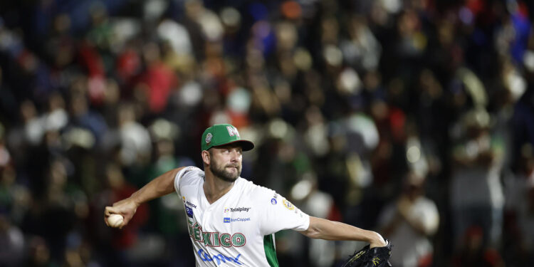 MEXICALI (MÉXICO), 06/02/2025.- Trevor Clifton pitcher de México, lanza ante Puerto Rico este jueves, durante un juego de la fase de grupos de la Serie del Caribe de Beisbol 2025, en el estadio Nido de los Águilas en la ciudad de Mexicali en el estado de Baja California (México). EFE/ Sáshenka Gutiérrez