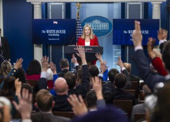 WASHINGTON (United States), 25/02/2025.- US President Donald Trump's Press Secretary Karoline Leavitt speaks to reporters in the briefing room of the White House in Washington, DC, USA, 25 February 2025. Leavitt said the White House will begin determining which reporters and media outlets have access to the Oval Office and Air Force One. EFE/EPA/JIM LO SCALZO